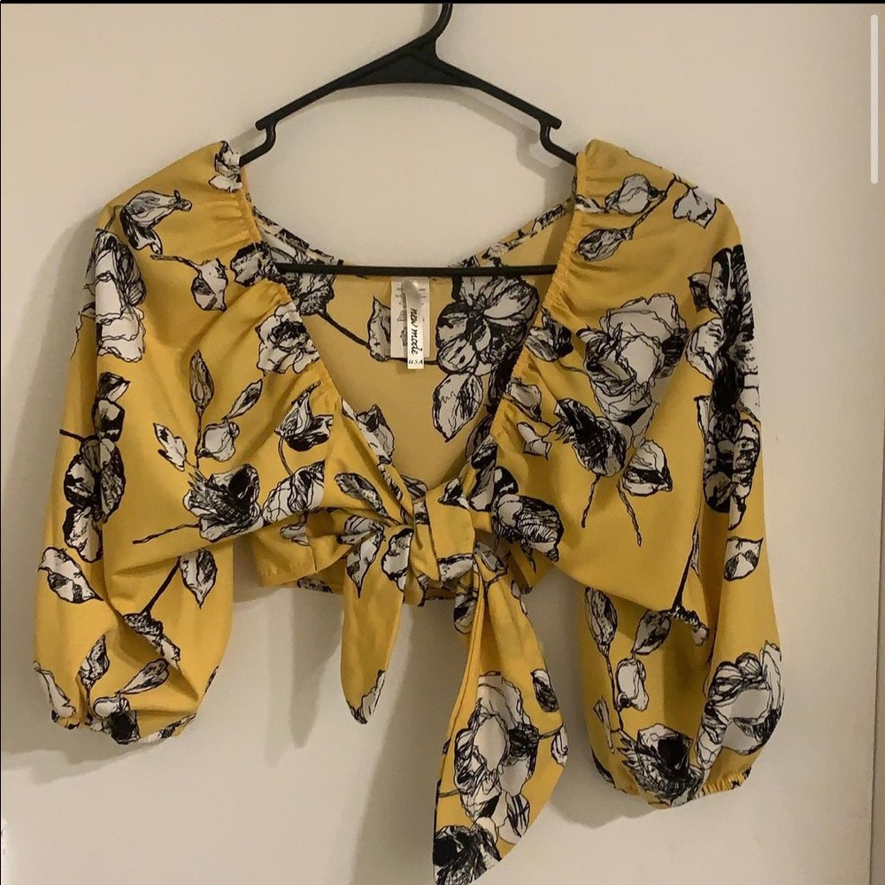 Agaci Front Tie Crop Top!